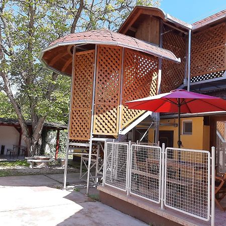 Gyopar Gyoengye Apartmanhaz Orosháza Exterior photo