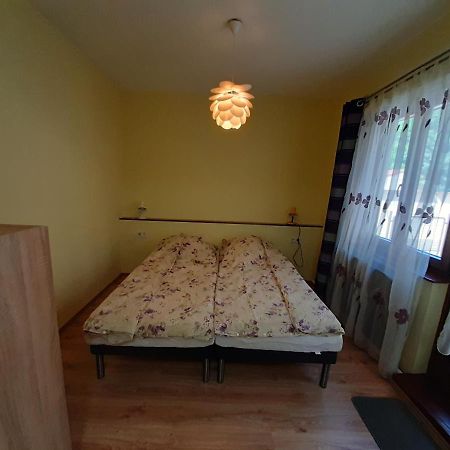 Gyopar Gyoengye Apartmanhaz Orosháza Exterior photo