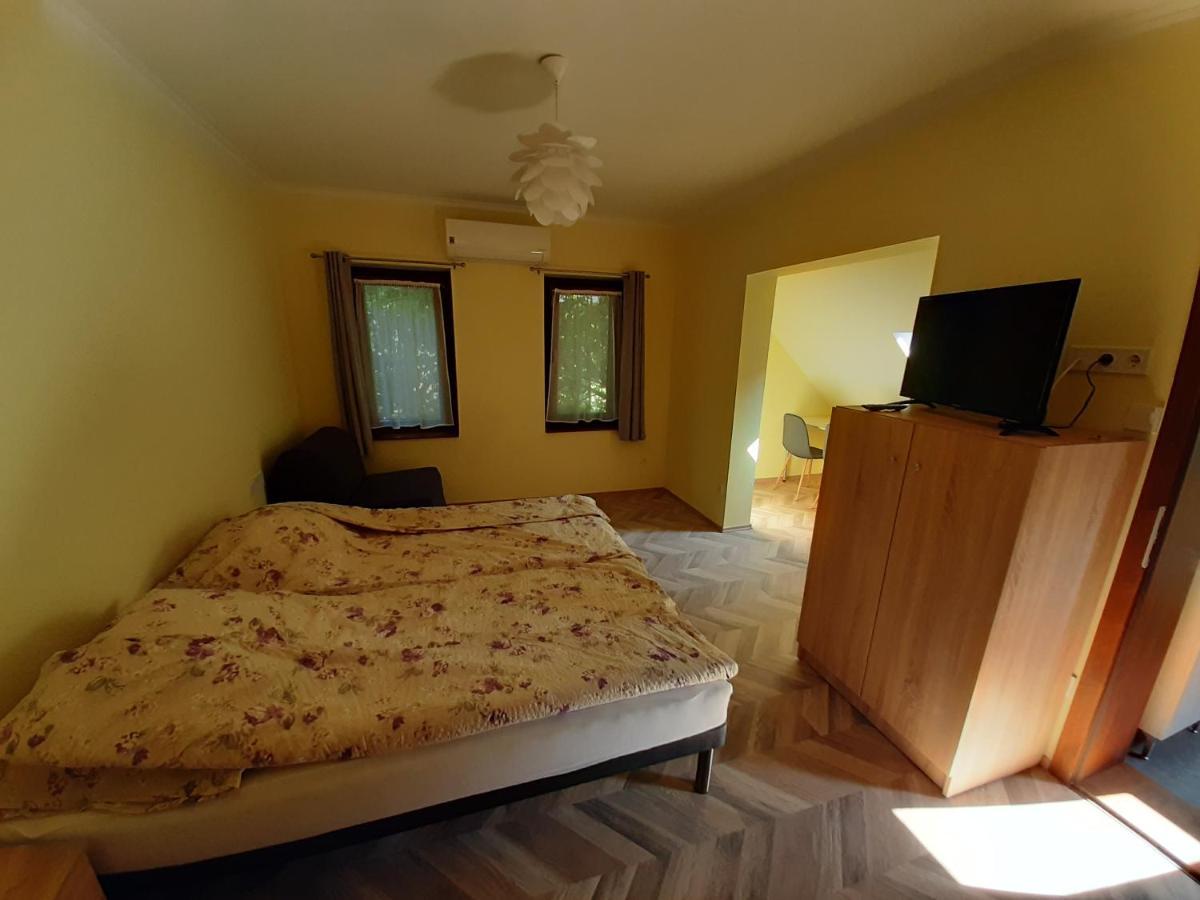 Gyopar Gyoengye Apartmanhaz Orosháza Exterior photo